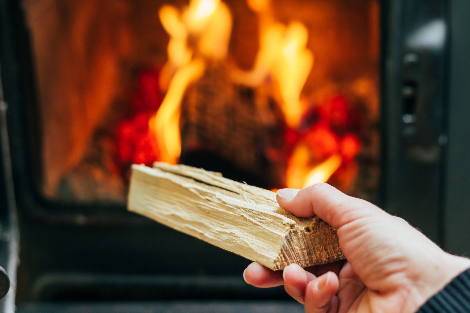 What Size Logs for Wood Burner: Complete Guide to Optimal Firewood Dimensions
